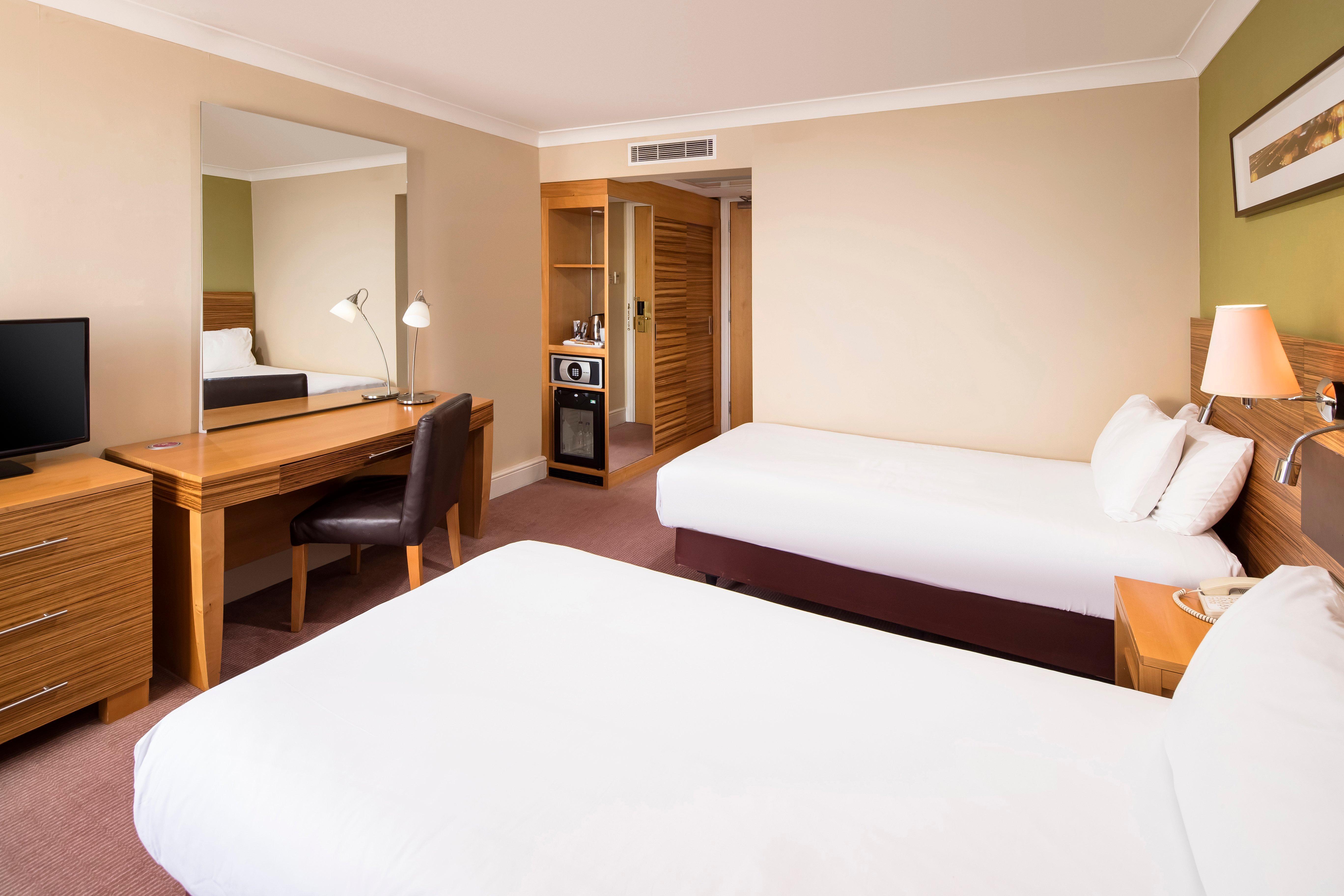 Crowne Plaza Chester By Ihg Exterior photo