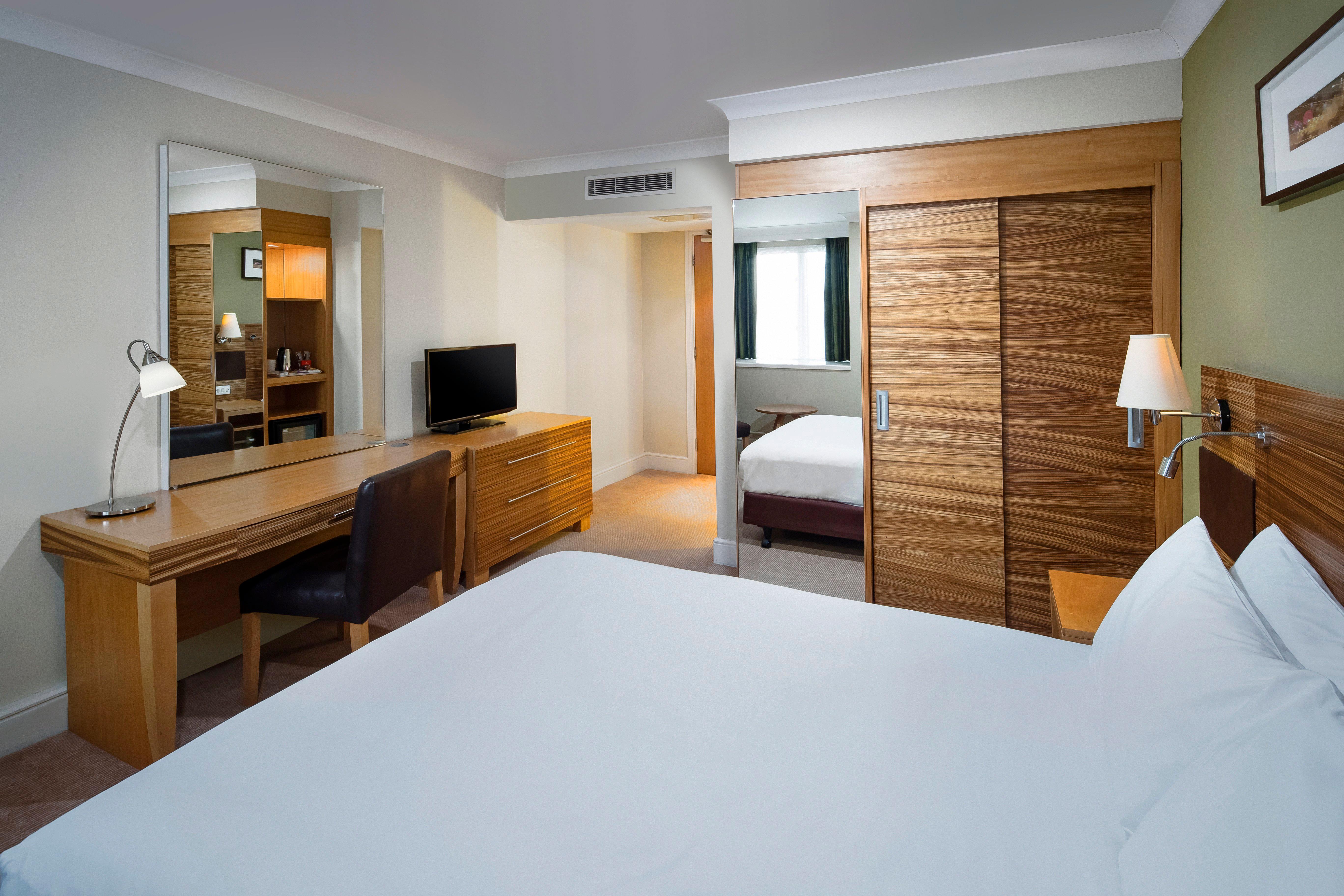 Crowne Plaza Chester By Ihg Exterior photo