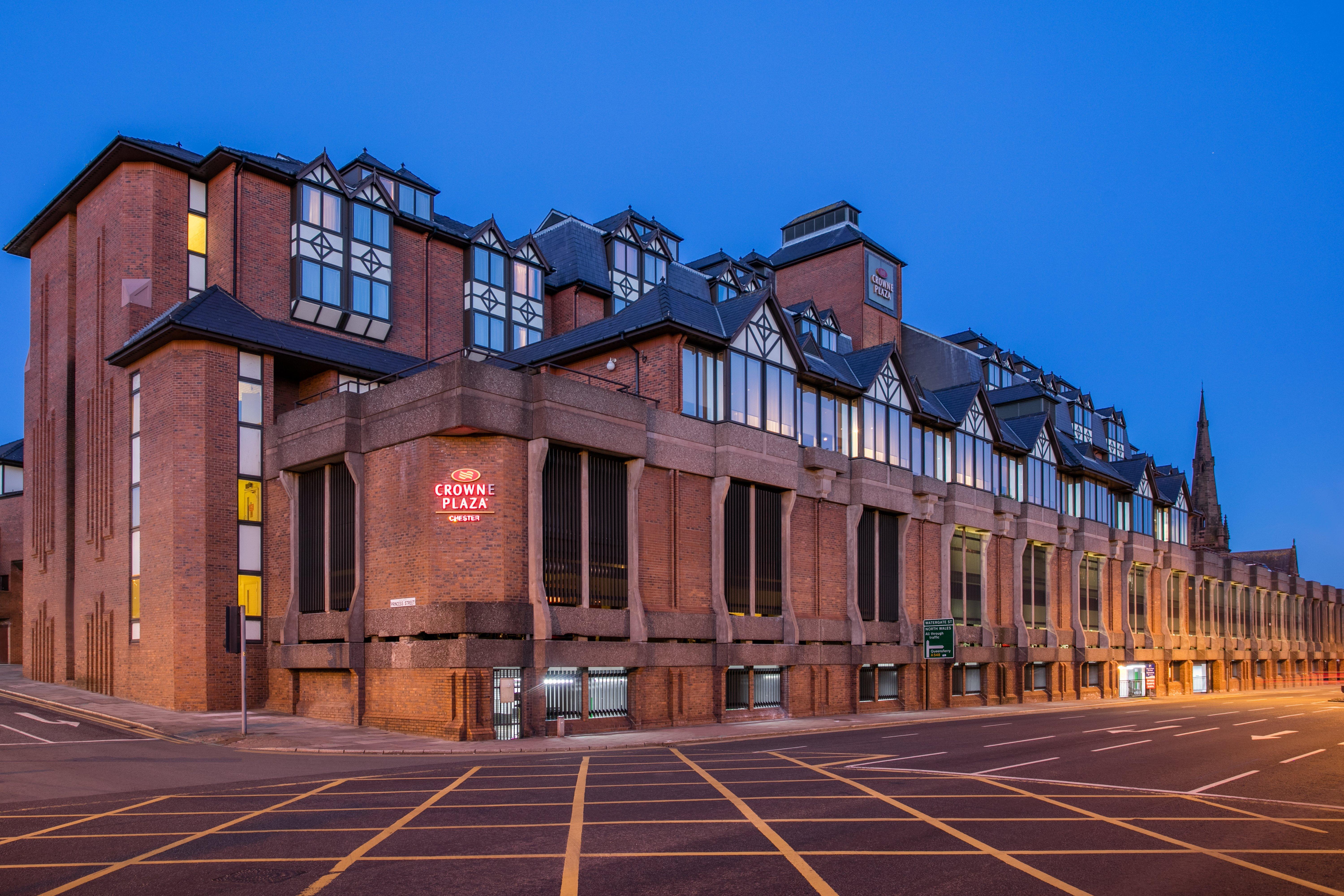 Crowne Plaza Chester By Ihg Exterior photo