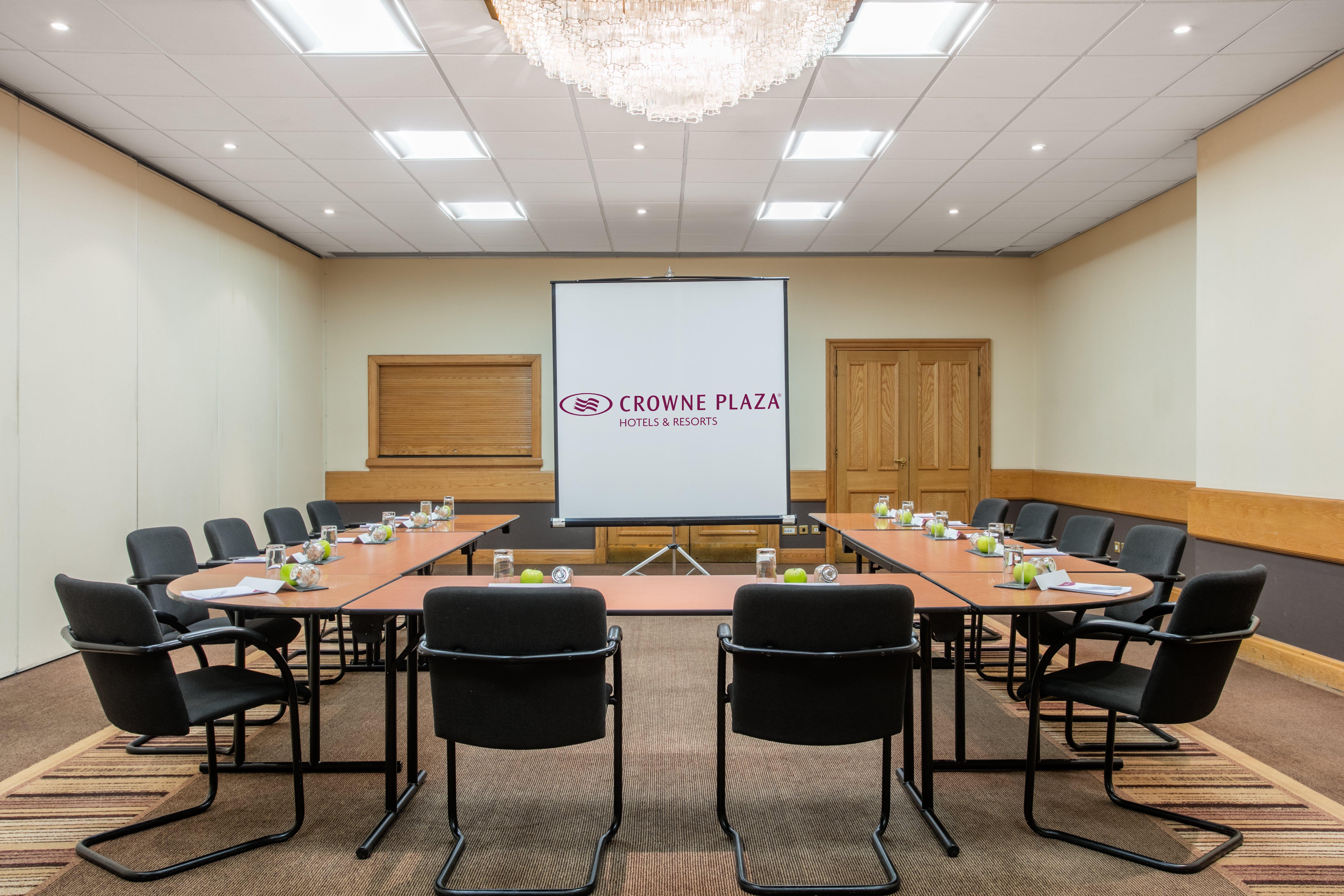 Crowne Plaza Chester By Ihg Exterior photo