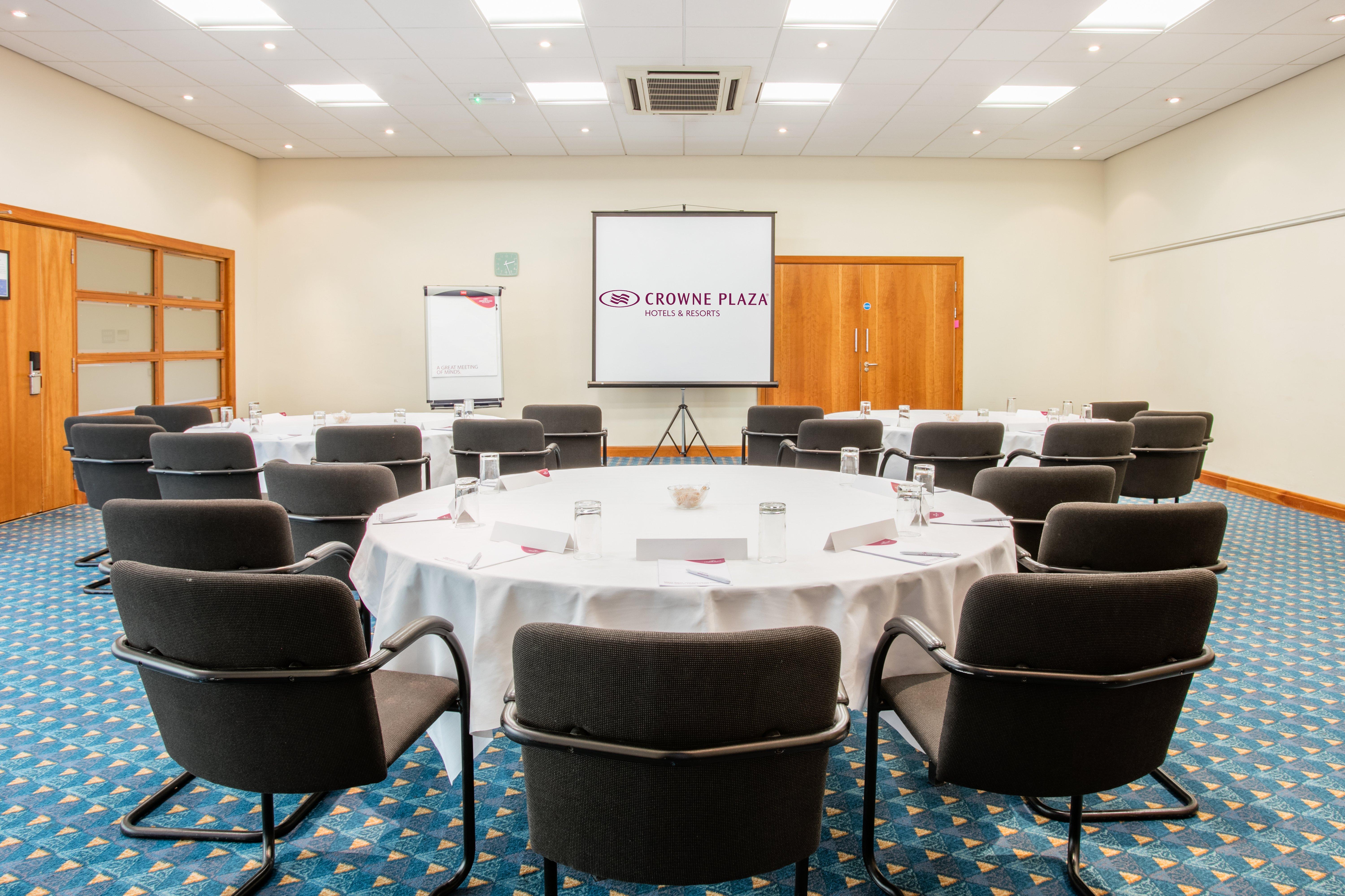 Crowne Plaza Chester By Ihg Exterior photo