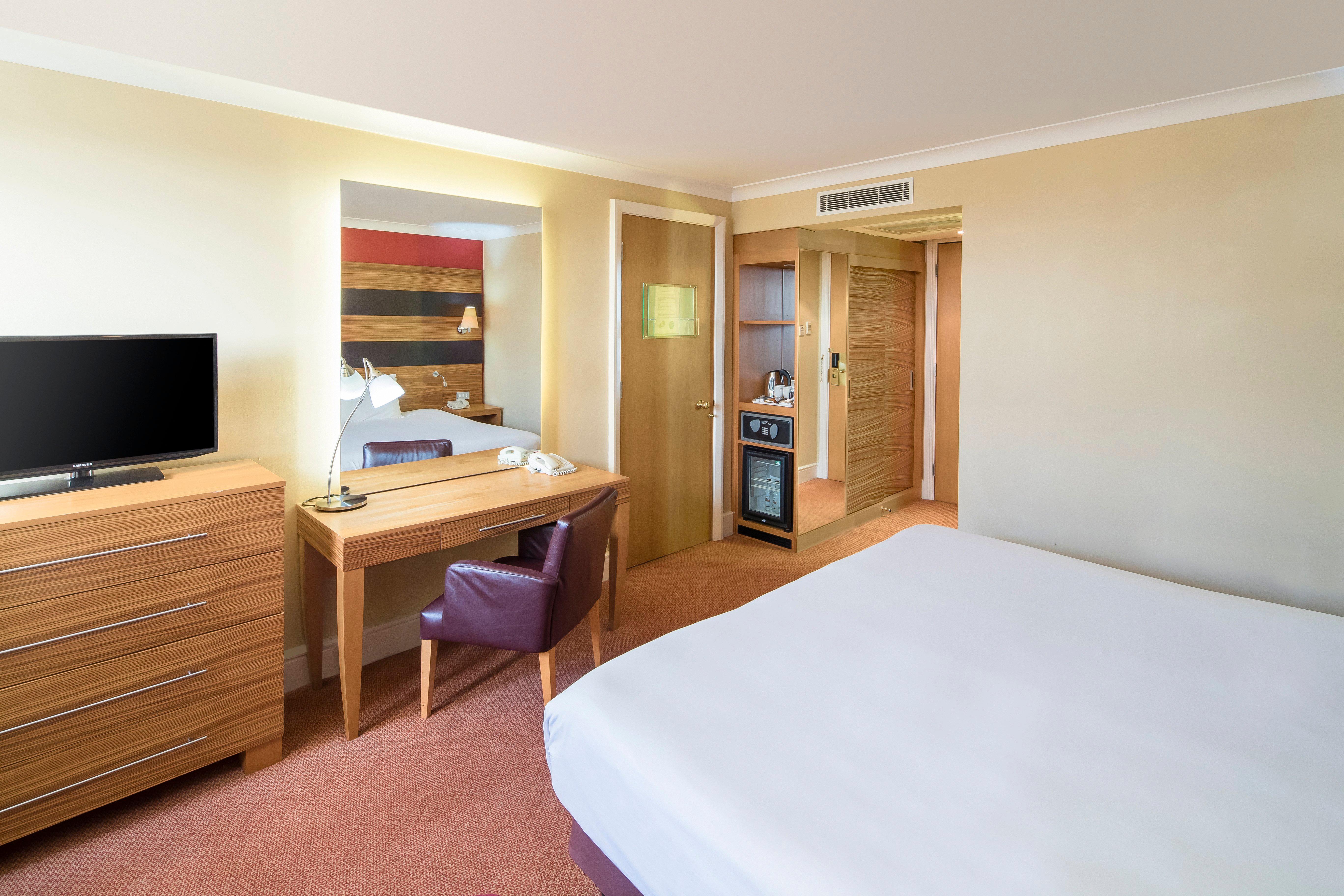 Crowne Plaza Chester By Ihg Exterior photo